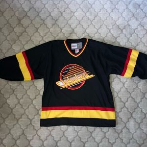 Vancouver Canucks Vintage Hockey Jersey. Size Men’s Large.